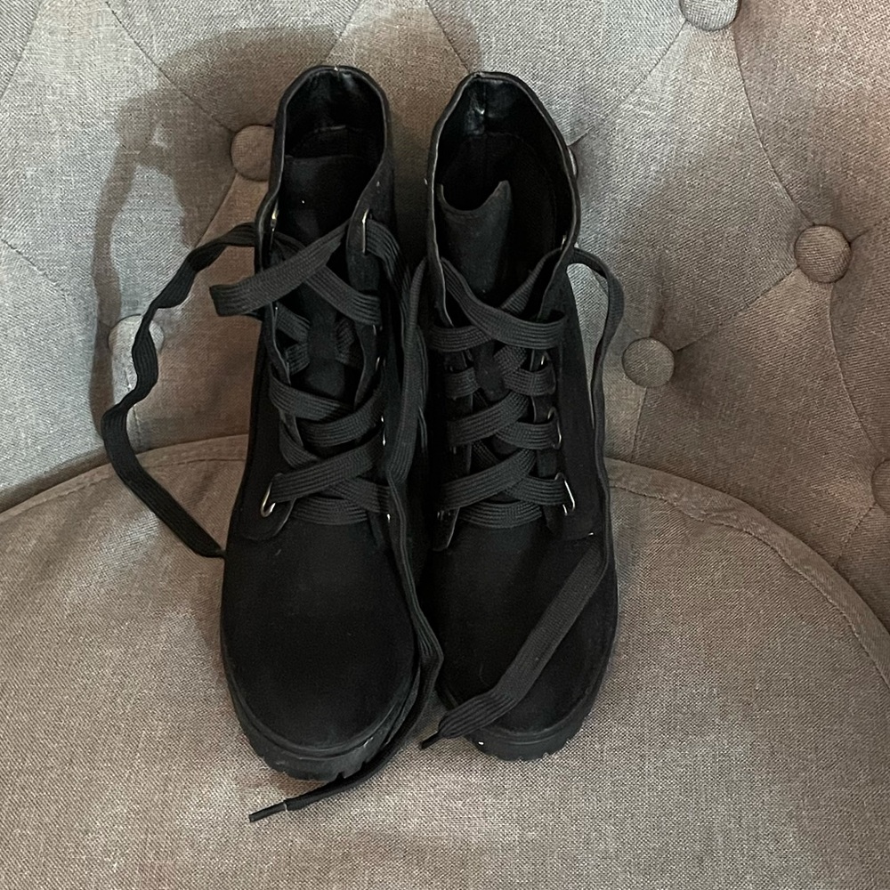 Shoes - Picture 2 of 3